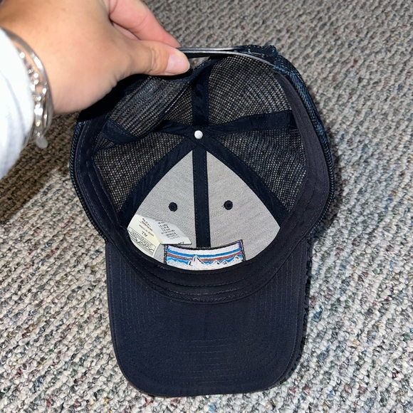 Patagonia p6 trucker hat - Picture 3 of 3